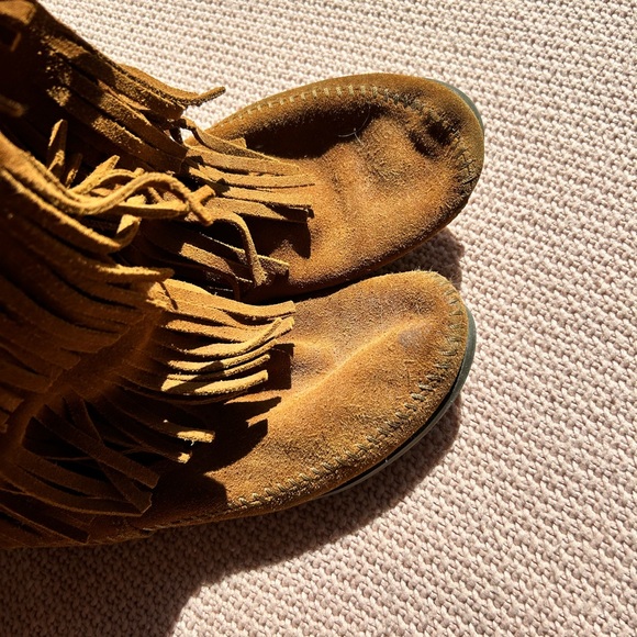 Minnetonka 3-Layer Fringe Boot - Picture 2 of 7